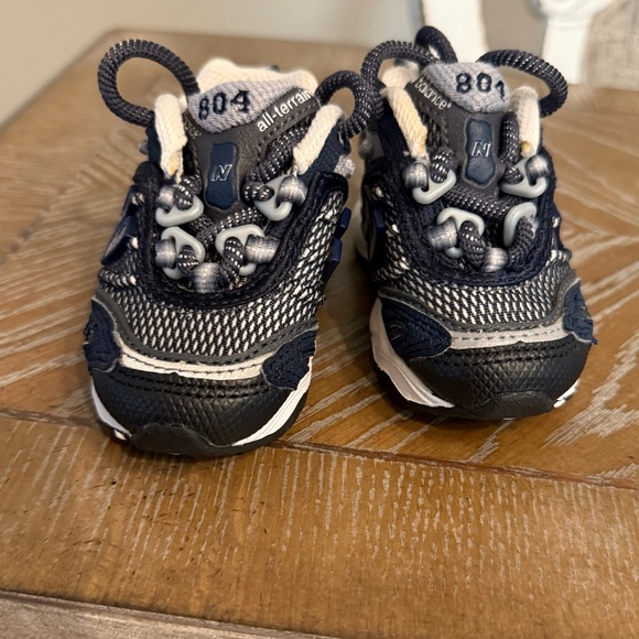 New Balance 804 Infant Sneakers in Dark Blue/Gray and White - Picture 2 of 6
